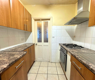 3 bedroom semi-detached house to rent - Photo 6