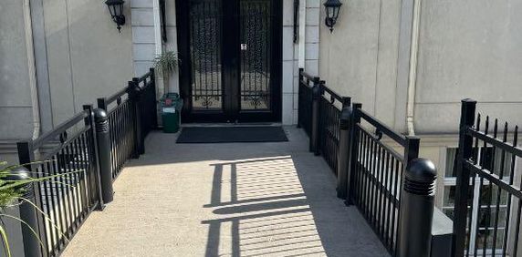 La COUPOLE st adele a cote de Maxi , Superbe 41/2 RDC A LOUER LIBRE $1.650/m - Photo 2