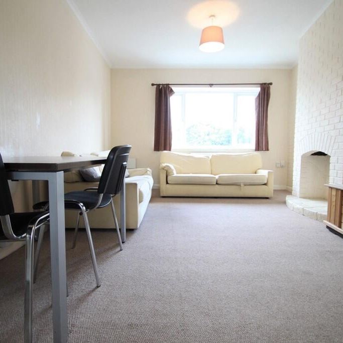 Room in a Shared House, Robin Hood Way, SW15 - Photo 1