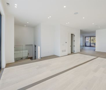 For Lease - 230 Townsgate Drive, Vaughan, Ontario - Photo 3