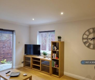 4 bedroom end of terrace house to rent - Photo 1