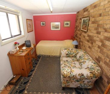 IMMUCULATE & SPACIOUS BRICK HOME - Photo 1