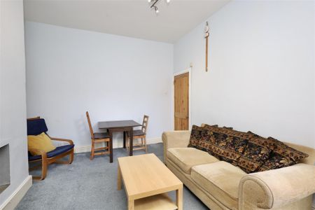 2 bedroom Flat to rent in Sandringham Road, South Gosforth, Newcastle Upon Tyne - Photo 4