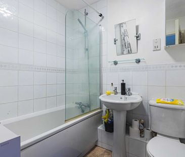 2 bed Terraced for rent - Photo 6