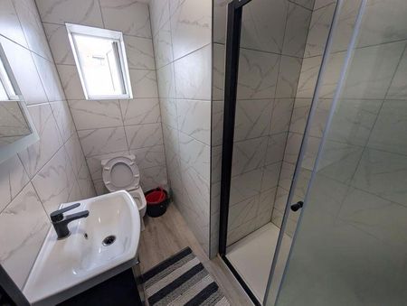 House share to rent - Photo 2