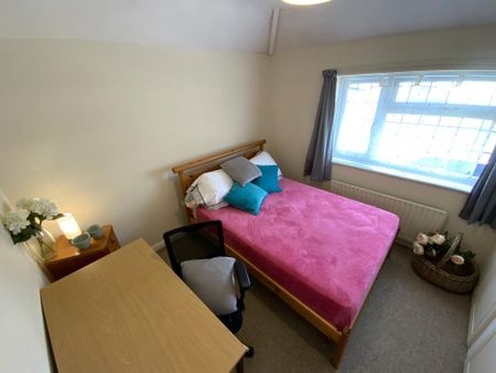 4 bedroom detached house to rent - Photo 3