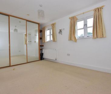 3 bedroom end of terrace house to rent - Photo 3