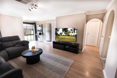 Private, Practical and Perfectly Positioned - Photo 3