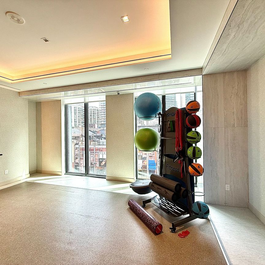 For Lease - 8 Wellesley Street Unit# 3305, Toronto, Ontario - Photo 1