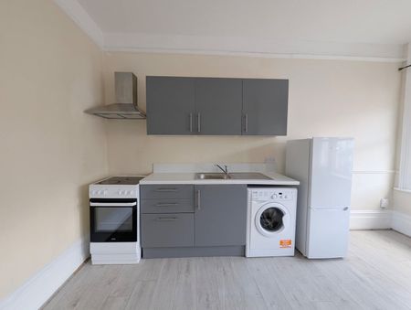 1 Bed Flat, Green Lanes, N13 - Photo 3