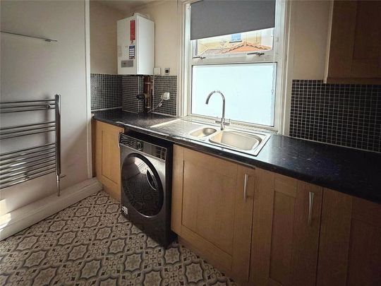 2 bedroom terraced house to rent - Photo 1