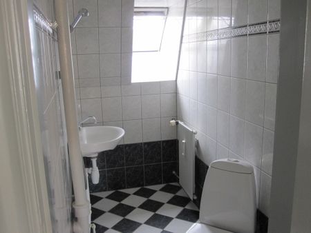 Lys 2-værelses lejlighed i Odense C med charmerende detaljer - Photo 5