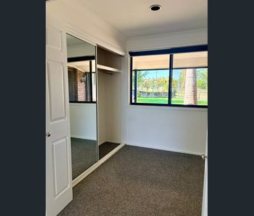 Granny-Flat With Private Backyard! - Photo 2