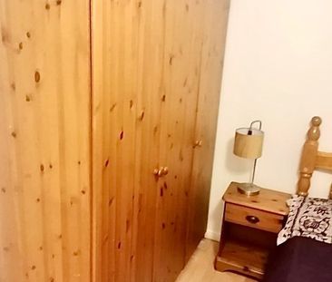 Room in a Shared Flat, Mantlet Close, SW16 - Photo 5