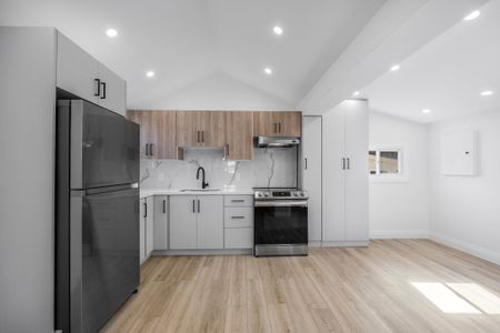 For Lease - 338 Old Mosley Street Unit# Unit 3, Wasaga Beach, Ontario - Photo 5