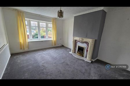 3 bedroom semi-detached house to rent - Photo 5