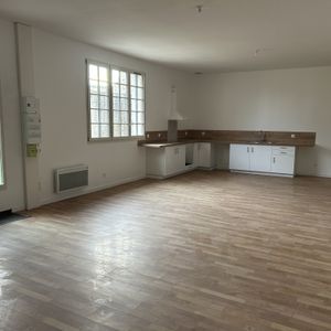 Location Maison 6 pièces 151m² LE VIEIL BAUGE 49150 - Photo 2