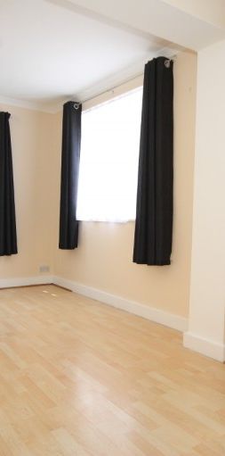 Chobham Road, Woking - Photo 1