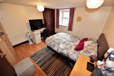 2 bedroom Flat in Harold Grove, Leeds - Photo 5