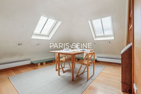 ** Saint-Germain-des-Prés ** Très grand studio lumineux avec vue dégagée ! - Photo 4