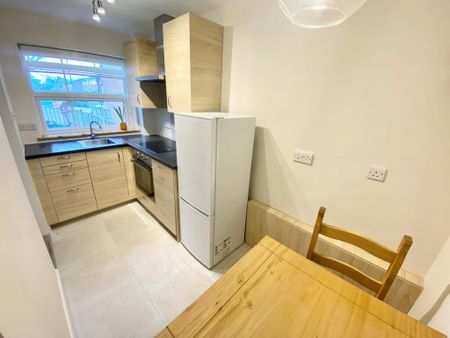 Newly Refurbished 1 Bed Maisonette To Let in Guildford - Photo 3