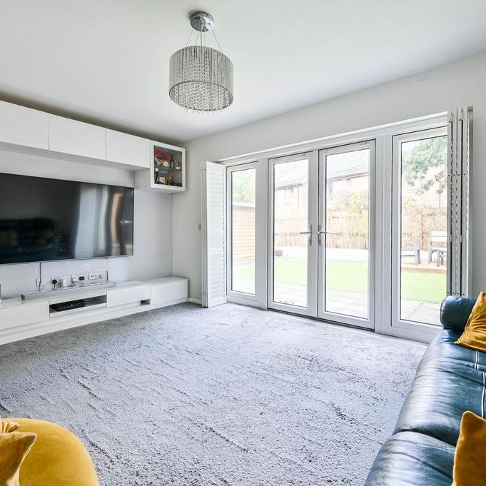 4 bedroom semi-detached house to rent - Photo 1
