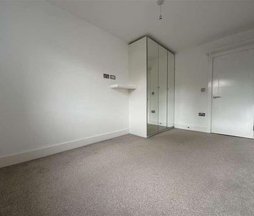 Princes Road, Ferndown, BH22 - Photo 2