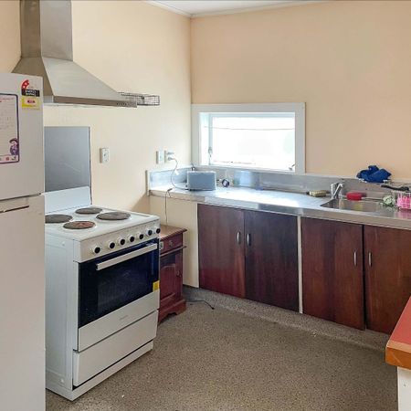 Charming Studio in the Heart of Newtown - Photo 3