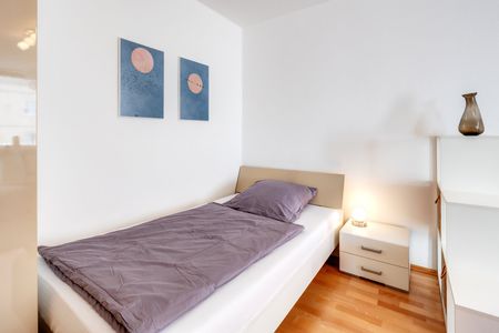 Beautifully furnished 1-room apartment, south-facing balcony - Photo 5