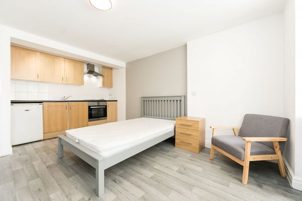 Flat 1, 66 Chapel Lane, Headingley, Leeds - Photo 1