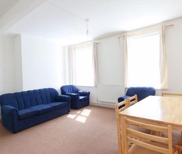 3 bedroom flat to rent - Photo 2