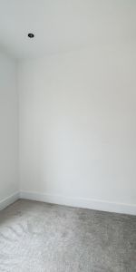 High Street - Photo 3