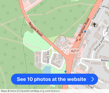 3 bedroom Detached House in Burgh Heath - Photo 1