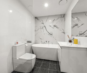 Modern Executive Living with Blue Mountains Views - Photo 4