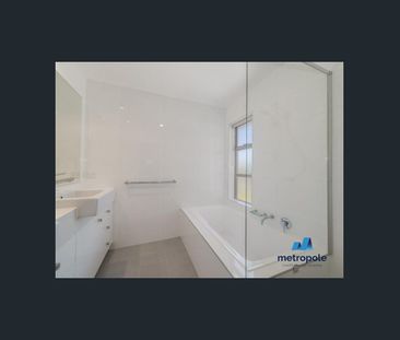 THREE BEDROOM PLUS STUDY TOWNHOUSE - Photo 4