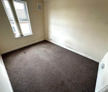 Waverley Grove, Birkenhead - Photo 2