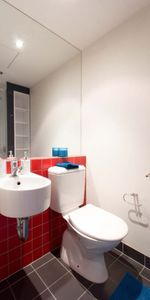 Modern Carlton Studio in Prime Uni Precinct – Walk to Everything! - Photo 3