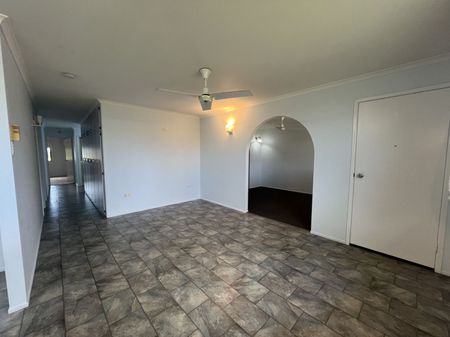 Family Home with Shed in Popular Beaconsfield - Photo 2