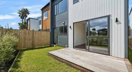 Premium Milford Location - 4 Bedroom 3.5 Bathroom - Photo 3