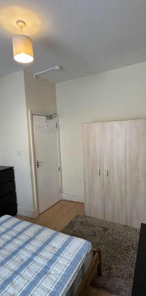 Room in a Shared Flat, Calderon Road, E11 - Photo 1