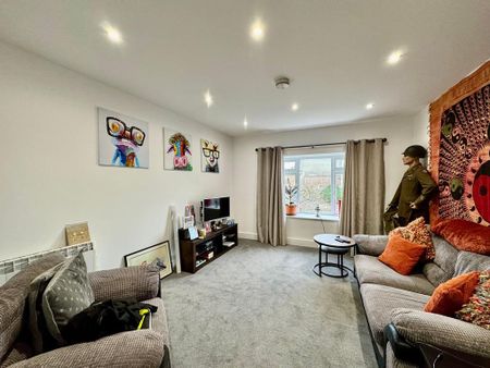 2 bedroom flat to rent - Photo 2