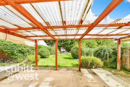 3 bedroom semi-detached bungalow to rent - Photo 2