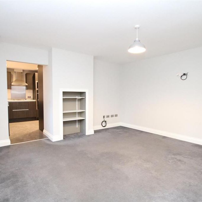 2 bedroom end of terrace house to rent - Photo 1