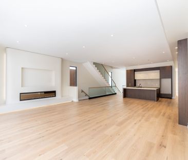 For Lease - 577 Melbourne Avenue, Carlingwood - Westboro and Area, ... - Photo 2