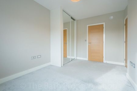 3 bedroom end of terrace house to rent - Photo 2