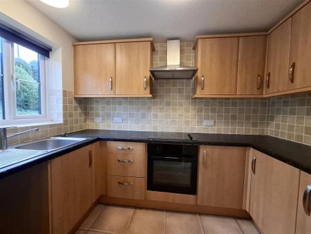 2 bedroom terraced house to rent - Photo 4