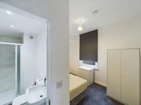 6 bedroom house of multiple occupation to rent - Photo 3