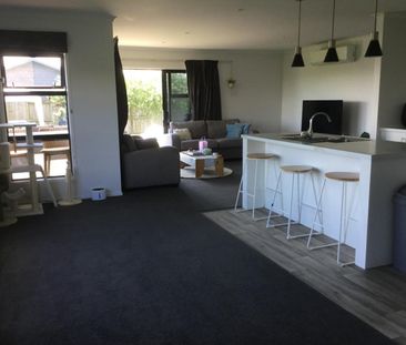 Modern family home - Photo 6