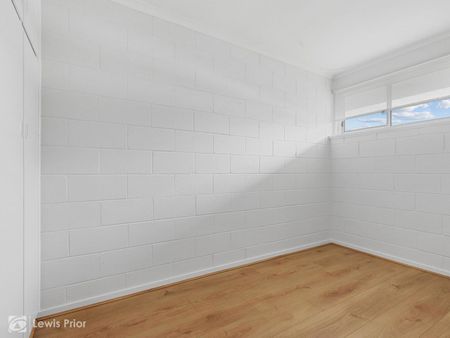 Charming Townhouse in Prime Location - Photo 2