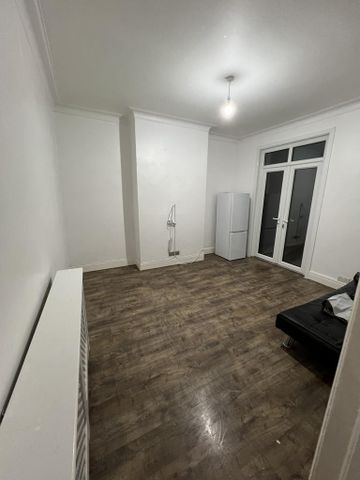 4 bedroom terraced house to rent - Photo 2